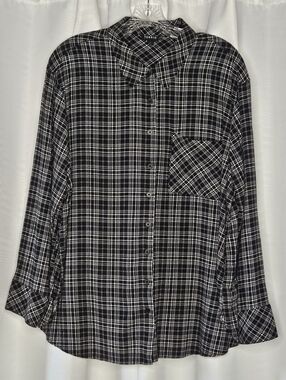 Torrid black & white plaid button up long sleve shirt Torrid size 0 (size 12)